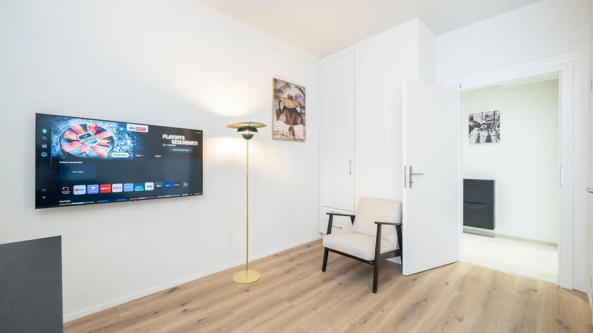 Studio Apartment - Central - Kitchen - Self Check In Basel Switzerland