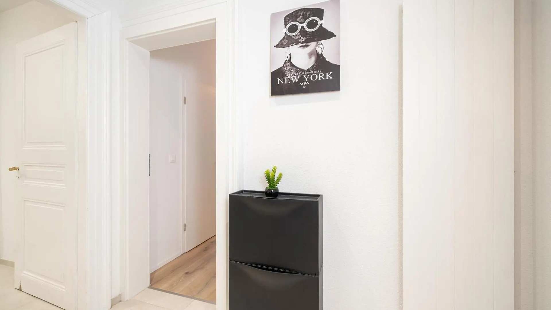Studio Apartment - Central - Kitchen - Self Check In Basel