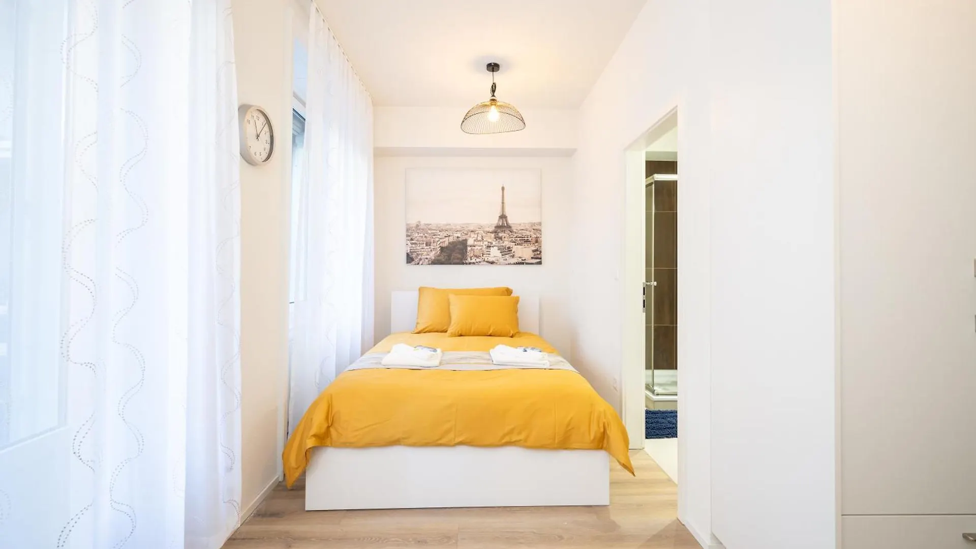 Homestay Studio Apartment - Central - Kitchen - Self Check In Basel