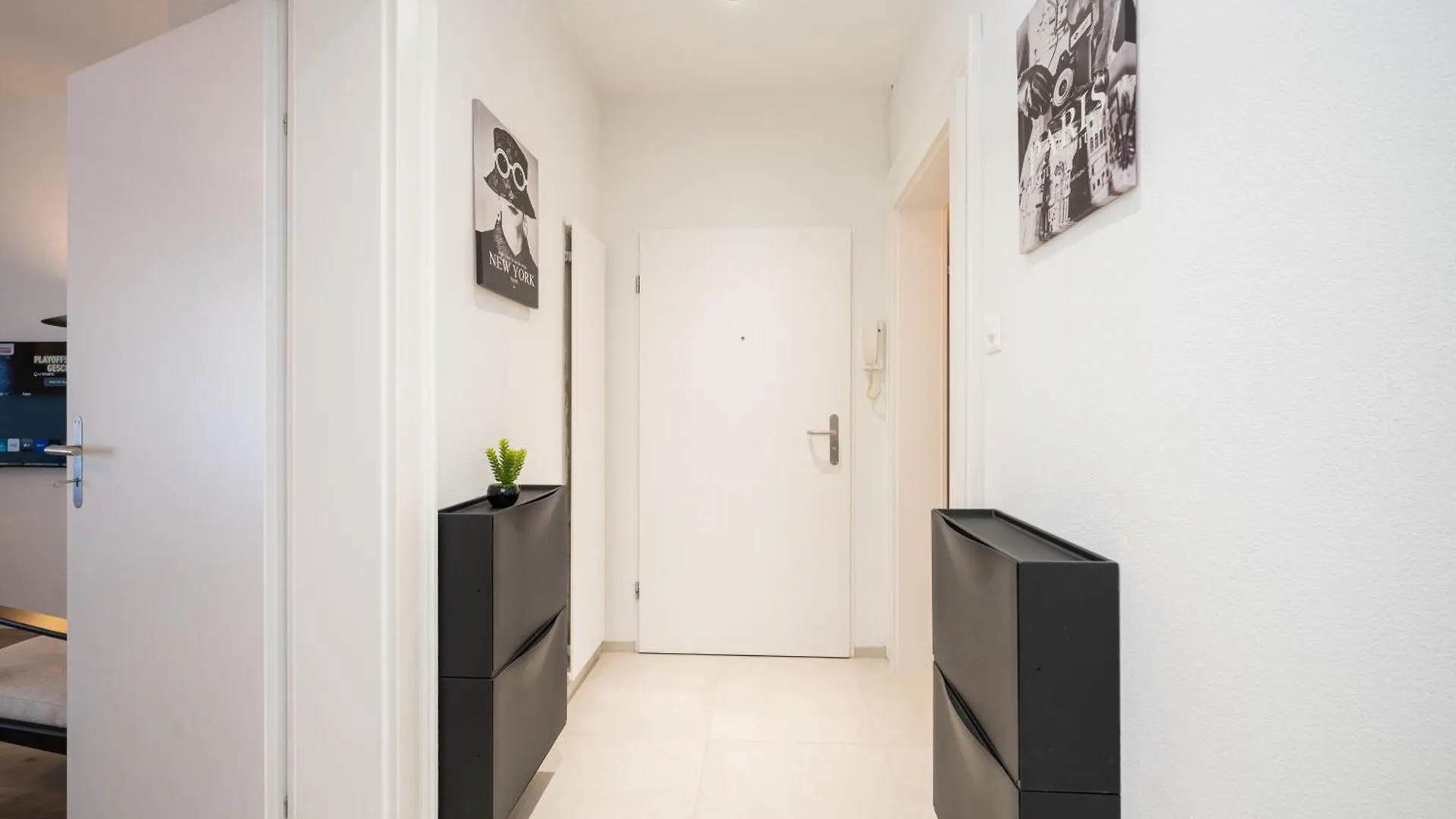 Studio Apartment - Central - Kitchen - Self Check In Basel Switzerland